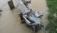 Ô tô lao xuống sông, tài xế bị thương nặng