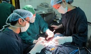 Phẫu thuật “sửa” lại giới tính cho bé gái có tinh hoàn