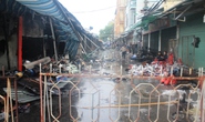 Hà Nội: Cháy chợ Xanh, tiểu thương lao vào cứu hàng hóa Tết