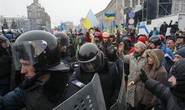 Ukraine tiếp diễn biểu tình, cảnh sát rút lui