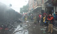 Hà Nội: Cháy chợ, hàng chục ki-ốt bị thiêu rụi