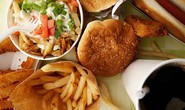 Đồ ăn nhanh làm nguy cơ bệnh đường hô hấp và viêm da