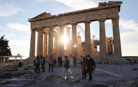 Điều tra cảnh sex đồng giới tại thành cổ Hy Lạp trong phim