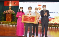 13 đảng viên ở quận 3 - TP HCM nhận Huy hiệu 75 năm tuổi Đảng