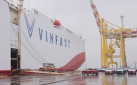 Cận cảnh 999 xe ôtô điện của VinFast xuống tàu xuất Mỹ