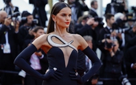 Nhiều siêu mẫu hở bạo đến không dám nhìn trên thảm đỏ Cannes 2022
