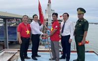 Trao tặng ngư dân Ninh Thuận 20.000 lá cờ Tổ quốc