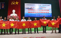 Trao tặng 2.000 lá cờ Tổ quốc cho ngư dân Hà Tĩnh