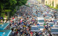 Vã mồ hôi qua đường Nguyễn Trãi sau 1 tháng thí điểm tách làn ôtô, xe máy