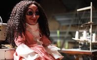 Búp bê ma Sabrina trên Netflix khiến khán giả gặp ác mộng