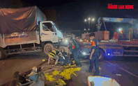 VIDEO: Xe tải tông nhiều xe máy đang chờ đèn đỏ
