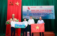 Trao 10.000 lá cờ Tổ quốc và 250 triệu đồng học bổng tại Nghệ An