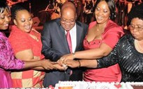 Tổng thống Nam Phi sắp mất tiền chu cấp 4 bà vợ