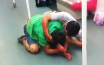 Trung Quốc: Ông già, trai trẻ đánh nhau giành ghế tàu điện ngầm