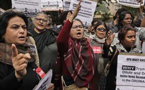 Nghi phạm vụ cưỡng hiếp tập thể Ấn Độ tự sát