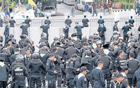 Thái Lan: Hàng trăm người bao vây tòa nhà Quốc hội