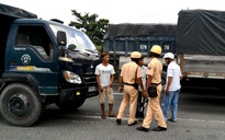 Tài xế và chủ xe chống đối, chửi mắng CSGT