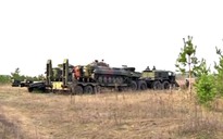 Xe chở vũ khí của Ukraine bị chặn ở miền Đông