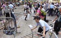 Hồng Kông: Cảnh sát đẩy mạnh dọn dẹp rào chắn biểu tình