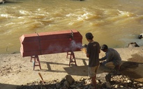 Phát hiện xác chết trôi trên sông Dinh