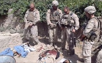 Lính Mỹ đi tiểu vào xác quân Taliban chết trẻ