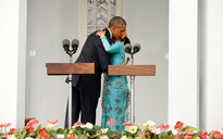 Báo Nga giễu ảnh "ướt át" của Tổng thống Obama