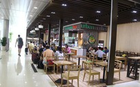Giật mình giá hàng ăn "trên trời" ở sân bay Tân Sơn Nhất