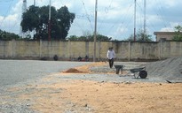 Xây nhà trái phép trong sân bóng