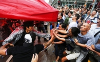 Hồng Kông: Người bịt mặt tấn công người biểu tình