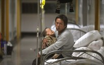 Động đất ở Trung Quốc: Dùng cuốc bới con từ đống đổ nát