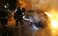 Thanh niên Pháp đốt hơn 1.000 xe mừng năm mới