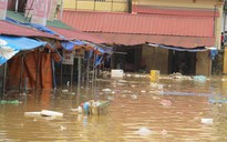 Người dân TP Lạng Sơn hối hả chạy lụt