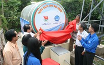 SAWACO tặng bồn nước sạch cho dân nghèo