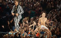 Cảnh báo màn diễn dung tục trong lễ trao giải MTV VMAs 2014