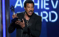 Lionel Richie được tôn vinh là “huyền thoại hát sống”