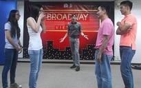 Jonathan Hadley chia sẻ tình yêu nhạc kịch Broadway