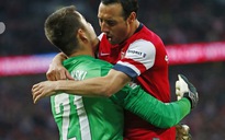 Người hùng Fabianski đưa Arsenal vào chung kết FA Cup