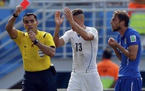 Trọng tài bỏ qua cú "cẩu xực" của Suarez bắt trận Brazil - Đức