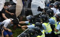 Cảnh sát Hồng Kông xịt hơi cay giải tán người biểu tình