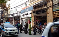 Hà Nội: Phạt người dừng xe lòng đường, vỉa hè mua bán hàng hóa