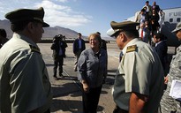 Nữ tổng thống Chile tất tả sơ tán