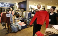 Tổng thống Obama gây chú ý tại  tiệm thời trang nữ