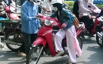 Nữ sinh viên liều giật lại xe máy với tên trộm