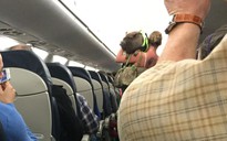Nữ hành khách và lợn cưng bị đuổi khỏi máy bay