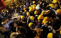 Hồng Kông: Người biểu tình lấy lại lực lượng, đụng dộ dữ dội