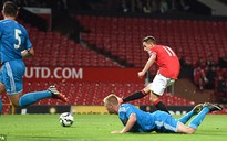 Januzaj lập hat-trick, HLV Van Gaal đau đầu suy tính