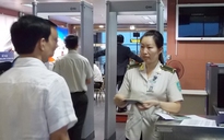 Hành khách 74 tuổi dọa có “hàng nóng” khi lên máy bay