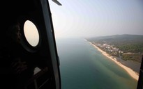 Trực thăng Mi-171 sà sát mặt biển 100 m tìm máy bay Malaysia