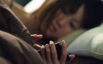 3 lý do bạn không nên ngủ với điện thoại