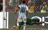 Messi đá hỏng 11 m, Argentina thua Brazil